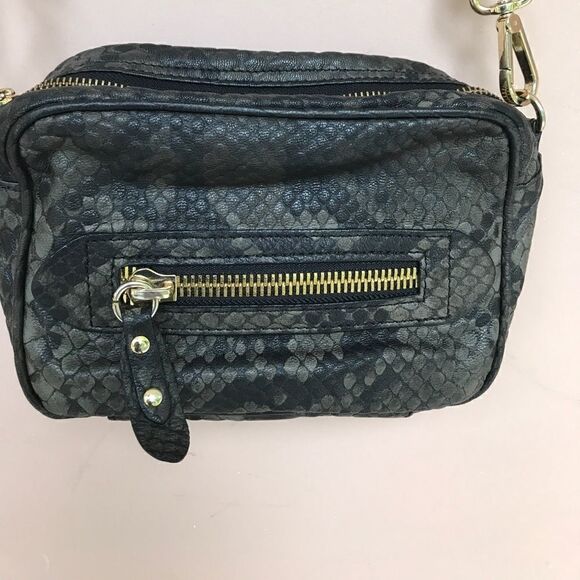 Innue Crossbody  - Picture 2 of 5